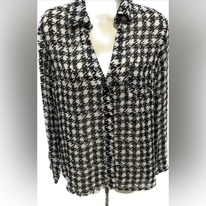 Larsen Gray Long Sleeve Button‎ Down Blouse Women’s Size Med Hounds Tooth